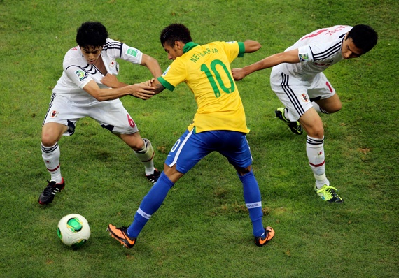 نيمار يقود البرازيل لكسر اليابان في افتتاح كأس القارات