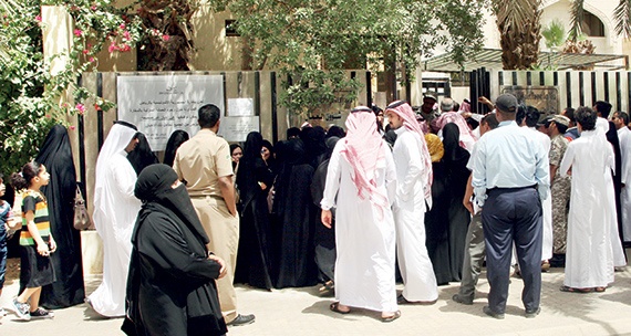 الزحام يتواصل في «سفارات» الرياض
