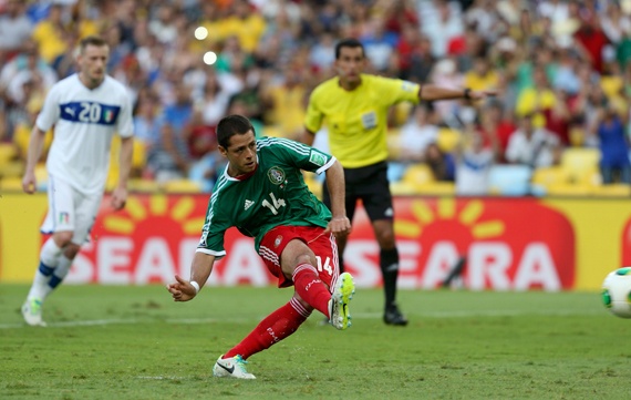 بيرلو وبالوتيللي يقودان إيطاليا لهزيمة المكسيك في كأس القارات