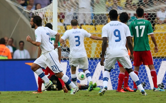 بيرلو وبالوتيللي يقودان إيطاليا لهزيمة المكسيك في كأس القارات
