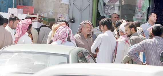 مكاتب الترحيل..  فوضى عارمة