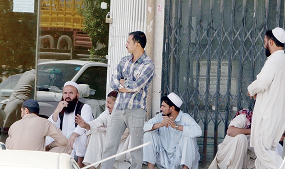 مكاتب الترحيل..  فوضى عارمة
