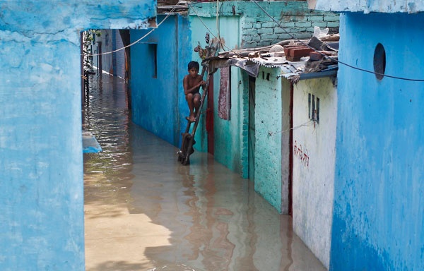 ارتفاع حصيلة قتلى الفيضانات والانزلاقات الأرضية في شمال الهند إلى 138