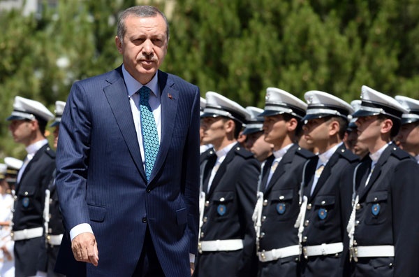 أردوغان: ليس لأحد الحق في إهانة الشرطة التركية