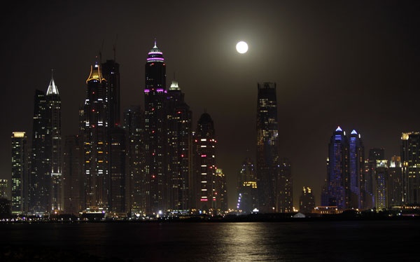 حاكم دبي يطلق أول مشروع تجول افتراضي لأعلى برج في العالم بالتعاون مع جوجل