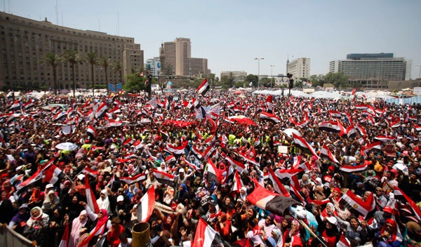 مصريون يحتشدون في مظاهرات تاريخية للإطاحة بمرسي.. والضحايا 4
