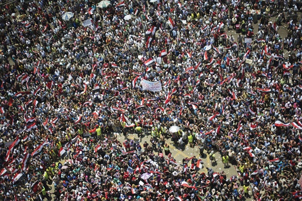 مصريون يحتشدون في مظاهرات تاريخية للإطاحة بمرسي.. والضحايا 4