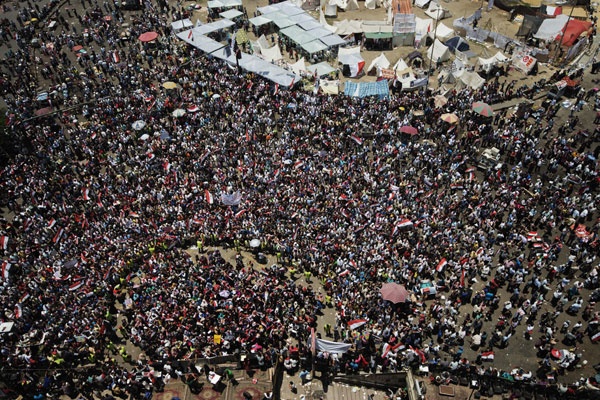 مصريون يحتشدون في مظاهرات تاريخية للإطاحة بمرسي.. والضحايا 4