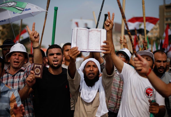مصريون يحتشدون في مظاهرات تاريخية للإطاحة بمرسي.. والضحايا 4