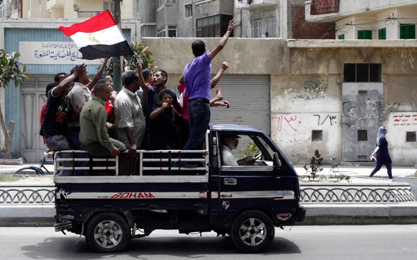 مصريون يحتشدون في مظاهرات تاريخية للإطاحة بمرسي.. والضحايا 4