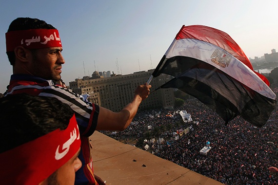 مصريون يحتشدون في مظاهرات تاريخية للإطاحة بمرسي.. والضحايا 4