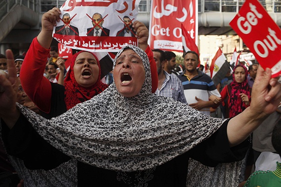 مصريون يحتشدون في مظاهرات تاريخية للإطاحة بمرسي.. والضحايا 4