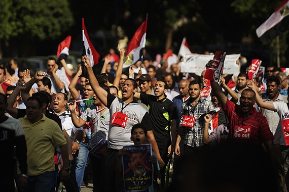 مصريون يحتشدون في مظاهرات تاريخية للإطاحة بمرسي.. والضحايا 4