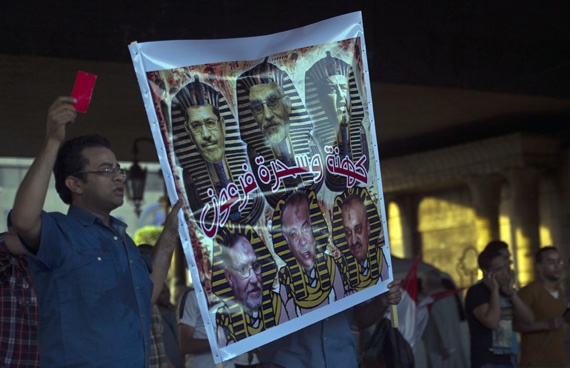 مصريون يحتشدون في مظاهرات تاريخية للإطاحة بمرسي.. والضحايا 4