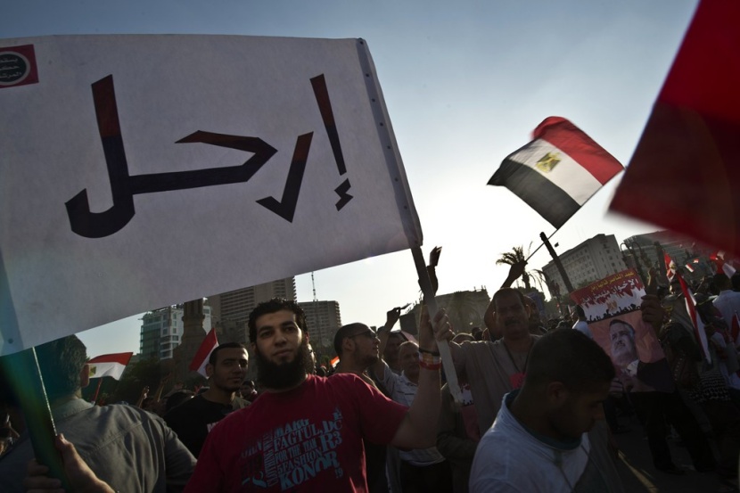 مصريون يحتشدون في مظاهرات تاريخية للإطاحة بمرسي.. والضحايا 4