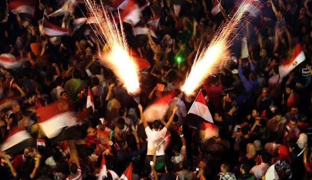 مرسي يسقط عن كرسي الرئاسة