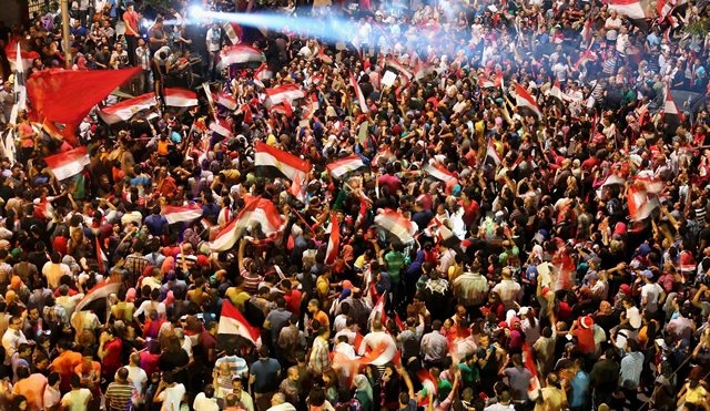 مرسي يسقط عن كرسي الرئاسة