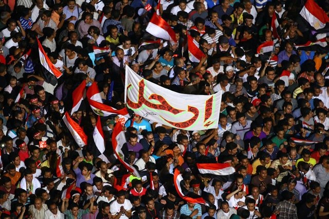 مرسي يسقط عن كرسي الرئاسة