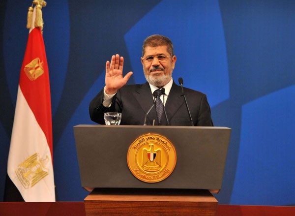 مرسي يسقط عن كرسي الرئاسة