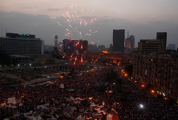 مرسي يسقط عن كرسي الرئاسة