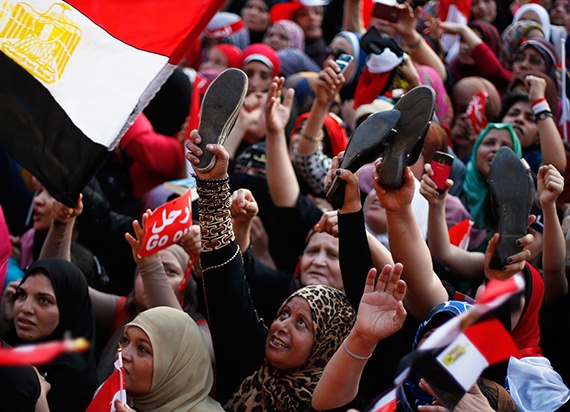 مرسي يسقط عن كرسي الرئاسة