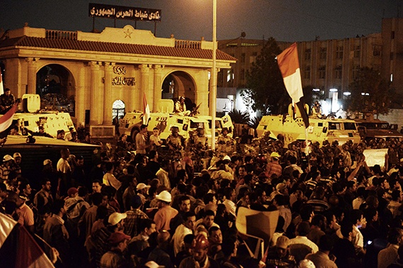 القرضاوي: على المصرييين مساندة مرسي