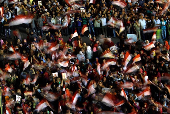 القرضاوي: على المصرييين مساندة مرسي