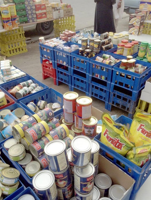 التجارة تتلف 7200 منتج غذائي فاسد في أسواق الرياض