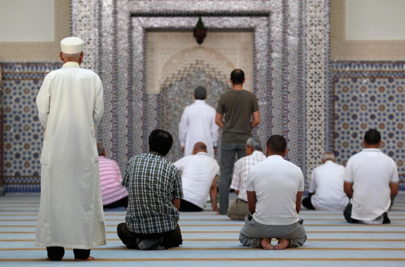 قصة مصورة: خلاف حول دخول شهر رمضان في فرنسا