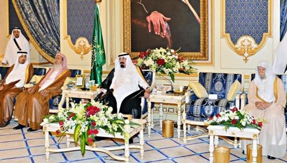 الملك يستقبل الأمراء والعلماء لتهنئته بالشهر الكريم .. ويتسلم أوراق اعتماد عدد من السفراء