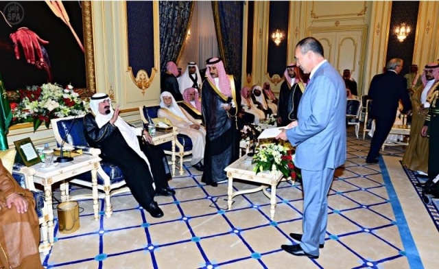 الملك يستقبل الأمراء والعلماء لتهنئته بالشهر الكريم .. ويتسلم أوراق اعتماد عدد من السفراء