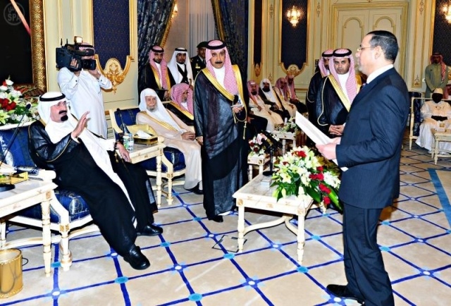 الملك يستقبل الأمراء والعلماء لتهنئته بالشهر الكريم .. ويتسلم أوراق اعتماد عدد من السفراء