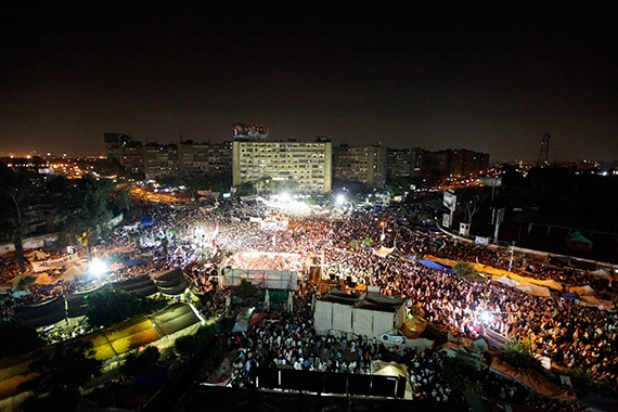 الأمن المصري يعتقل ستة من اتباع الأخوان المسلمين بحوزتهم قنابل يدوية