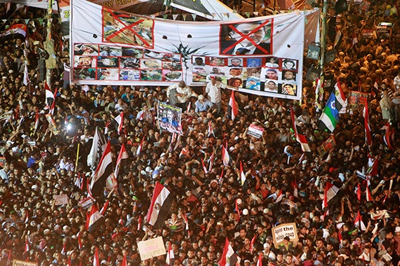 الأمن المصري يعتقل ستة من اتباع الأخوان المسلمين بحوزتهم قنابل يدوية
