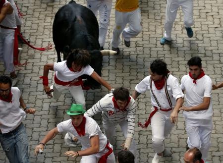 قصة مصورة: تدافع وإصابات في مهرجان الثيران بأسبانيا
