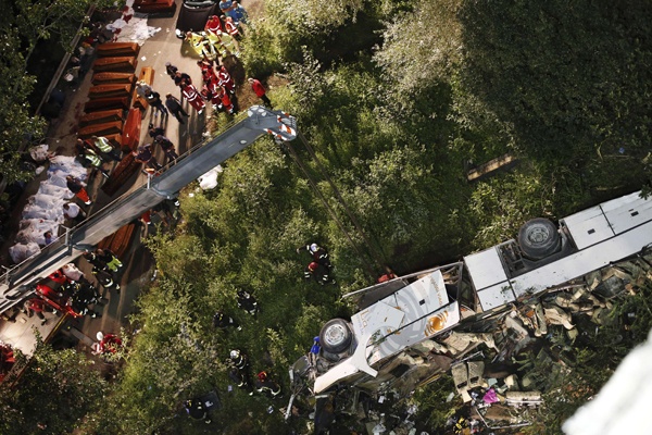 قصة مصورة : حادث حافلة يقتل 38 شخصا في ايطاليا