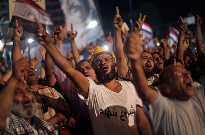 الداخلية المصرية تدعو مؤيدي مرسي إلى فض اعتصامهم