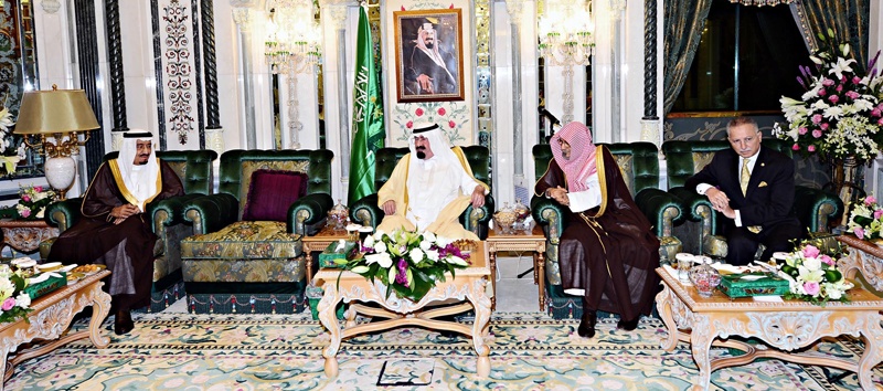 الملك يتسلم التقرير السنوي لـ"الحوار الوطني" ويشيد بدوره في نشر الوسطية والاعتدال