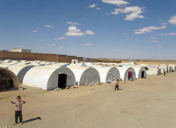 نصب 5 آلاف خيمة للنازحين السوريين في تركيا