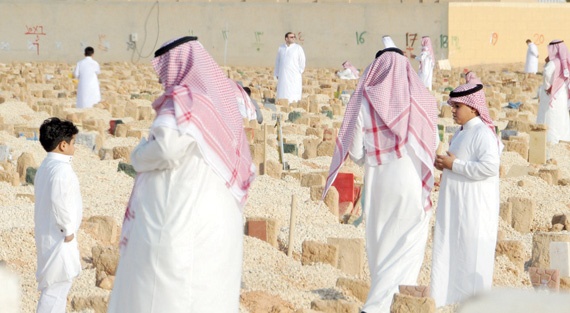 جدة .. معايدة أهل القبور أولاً