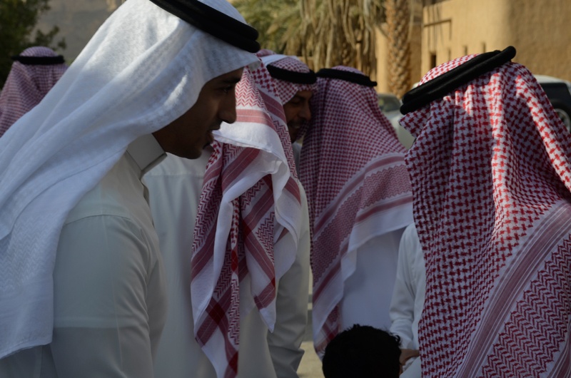 قصة مصورة: العيد بالمفيجر بساطة تعانق القلوب