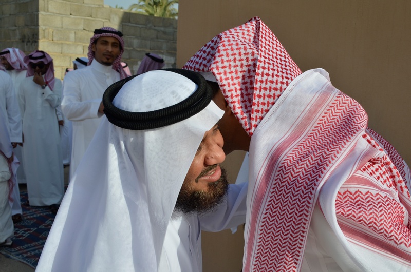 قصة مصورة: العيد بالمفيجر بساطة تعانق القلوب