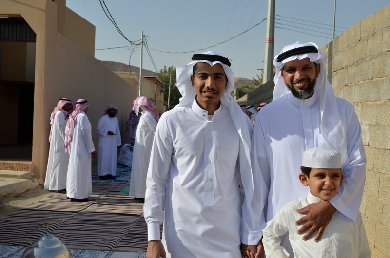قصة مصورة: العيد بالمفيجر بساطة تعانق القلوب