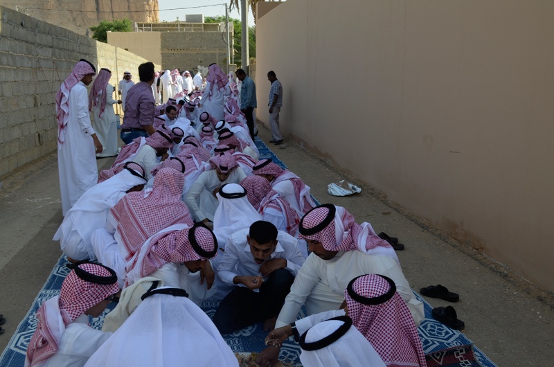 قصة مصورة: العيد بالمفيجر بساطة تعانق القلوب