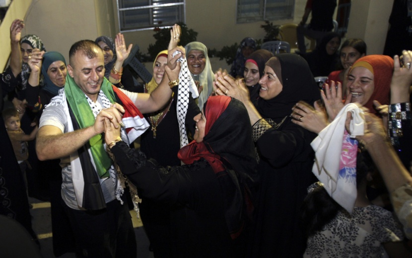 بعد ربع قرن في السجون الإسرائيلية.. فلسطينيون يعودون لحياة بملامح جديدة