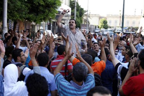 وكالة النيابة المصرية تأمر بحبس مرسي 15 يوما  بتهمة التحريض على العنف