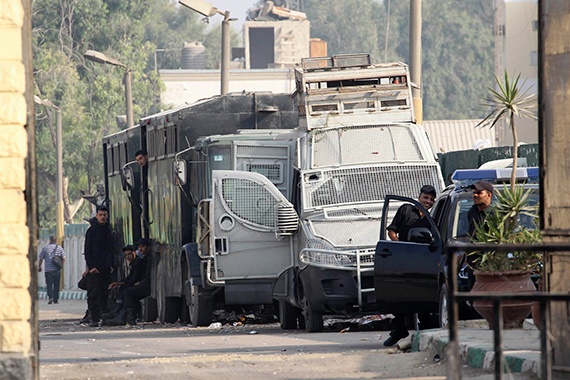 مصر : مبارك يغادر السجن على متن طائرة إلى مقر إقامته الجبرية