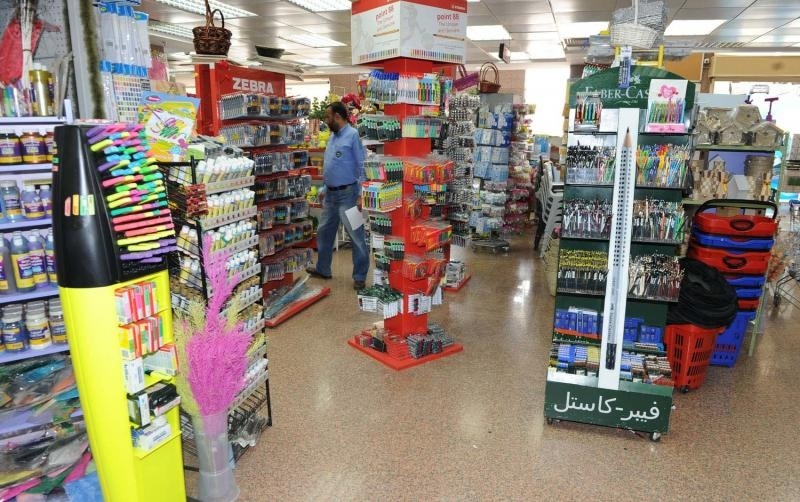 العام الدراسي الجديد ينعش سوق القرطاسية والملبوسات
