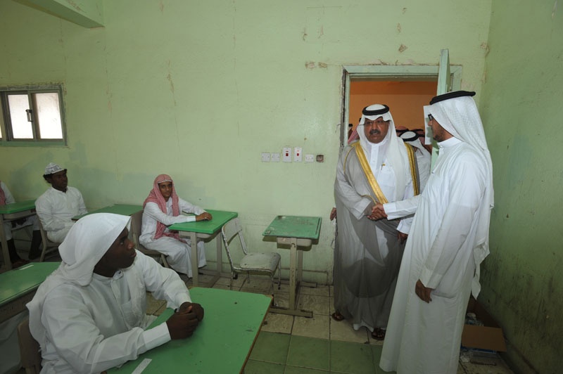 قصة مصورة.. وزير التربية يتابع انطلاق العام الدراسي من عمق مدارس جدة