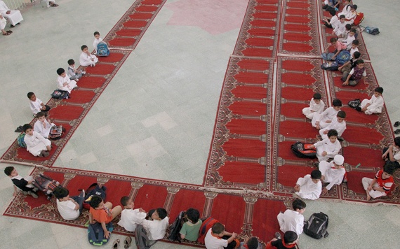 قصة مصورة : الحياة تعود إلى المدارس في العام الجديد